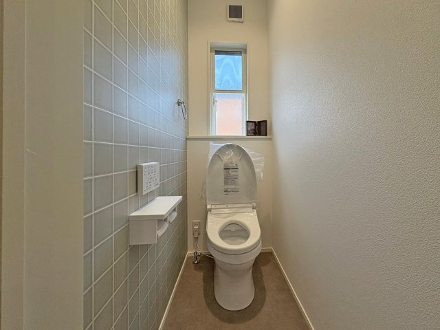 トイレは2か所。朝の混雑も解消です。