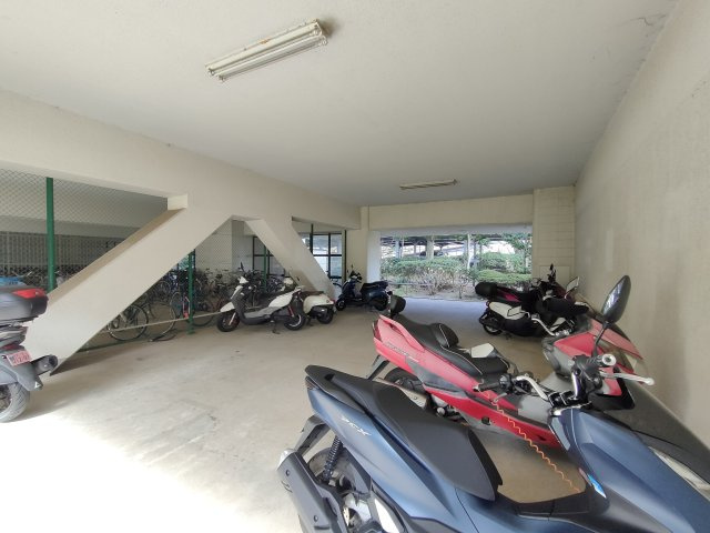 【バイク置き場】