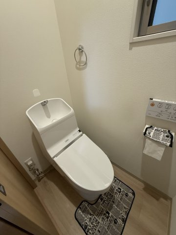 温水洗浄便座付きのお手洗いです。