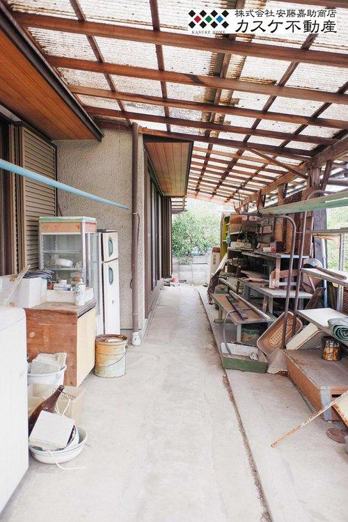倉庫、作業場。農機具の保管、お野菜の保管場所としても重宝します。