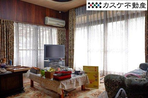 客間。将来的に寝室としても利用できそうです。
