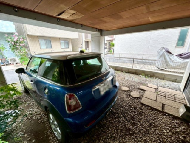 庭があることでガーデニングや家庭菜園はもちろん、こどもの遊び場やペットを放して遊ぶことができます。また、家の周囲に余裕があるということです。隣地との間があれば、十分な日当たりと、風通しが確保できます。