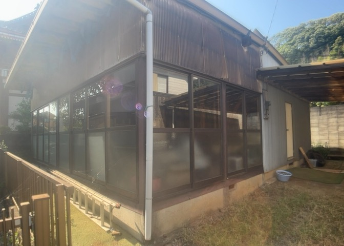 土地を買う際、住む地域の自治体や福祉の補助制度にも注目してみましょう。子供や老人の医療補助やゴミ出しのルールなど、自治体によってルールに大きな違いがあるため、暮らしやすい土地で判断するとよいでしょう。