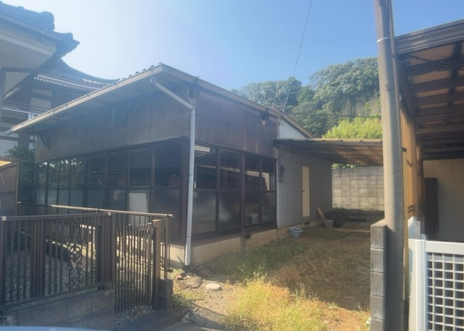 人が暮らすうえで日光は大切な要素となります。日当たりの良さは譲れないポイントですね。併せて近くに大きな建築物の建築予定がないか、あるいはそれが可能な土地が近くにないか事前に確認することもお勧めします。