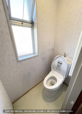 2階のトイレです。リフォーム歴があり綺麗な状態です。