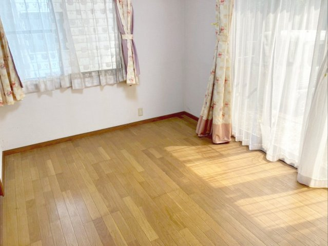 2方向からの採光が取れた明るい洋室です！