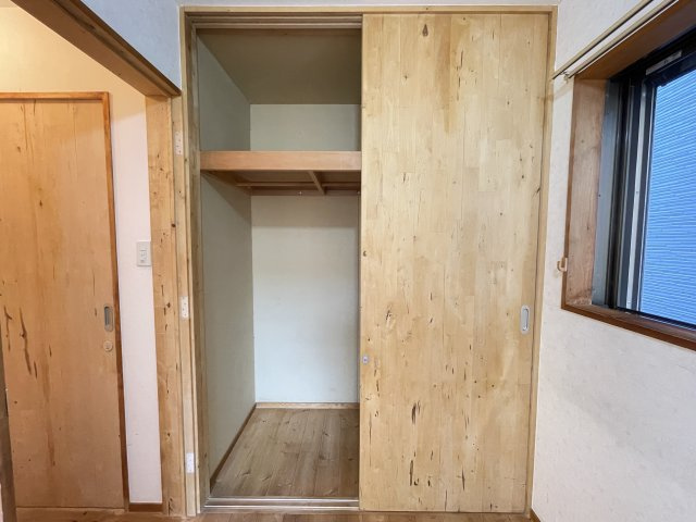引き戸タイプの収納となります。