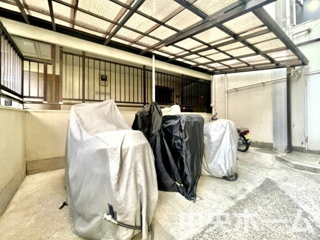 【バイク置場】最新の空き状況や費用などの詳細は担当スタッフまでお問い合わせください。