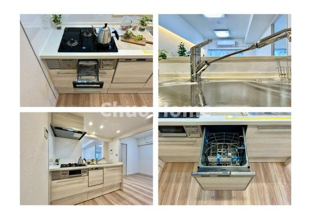【システムキッチン】ワイドで収納豊富な使い勝手の良いカウンターキッチンには、食洗器・伸縮タイプのキッチン水栓、三ツ口コンロ・魚焼きグリルなどの便利な設備が標準完備されています。