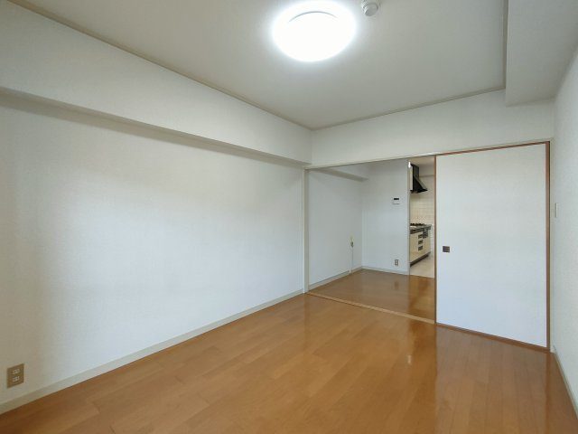 【洋室　約6.0帖】