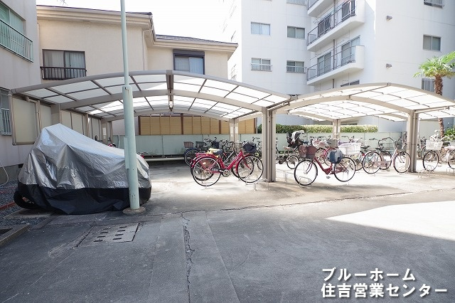 屋根付きの駐輪場がございます！