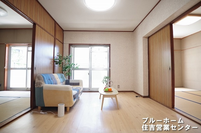 約6帖の洋室です！お部屋には収納や窓があります！