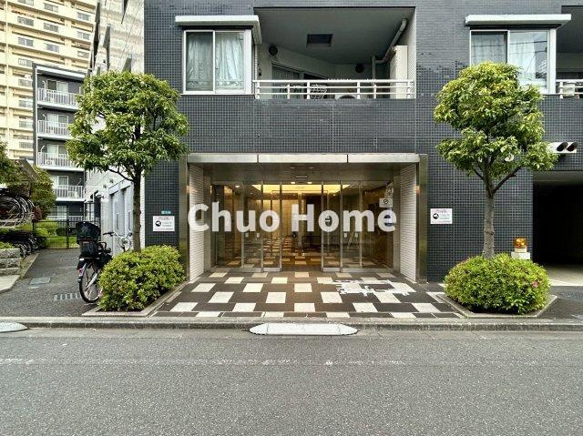 【エントランス】マンションのエントランスは、その物件の印象を決める、顔とも言える場所です。毎日通る場所ですからきれいなのが一番です。