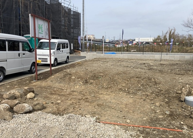 人が暮らすうえで日光は大切な要素となります。日当たりの良さは譲れないポイントですね。併せて近くに大きな建築物の建築予定がないか、あるいはそれが可能な土地が近くにないか事前に確認することもお勧めします。