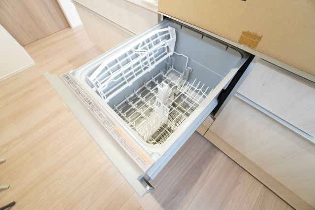 面倒な食器洗いもお任せ♪手洗い派の人も乾燥機としてご利用になれます。※類似物件の参考画像です。