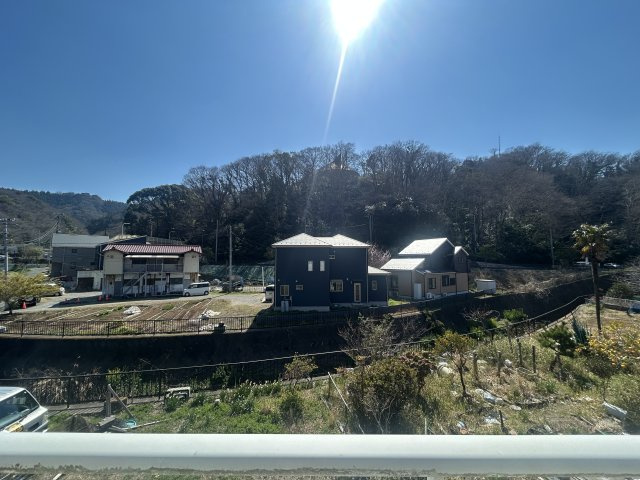 周辺には高い建物も無く、陽当りはもちろん、風通しも良好です。