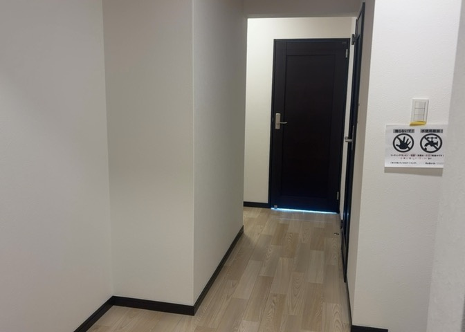 内装はとにかくおしゃれなものがいい！と選ぶ前に、まず住んだ後のことを想像してみましょう。住んでみたらコンセントの位置が悪くて使いにくいなど出てきます。事前にどの家電をどこに置くか想定しておきましょう。