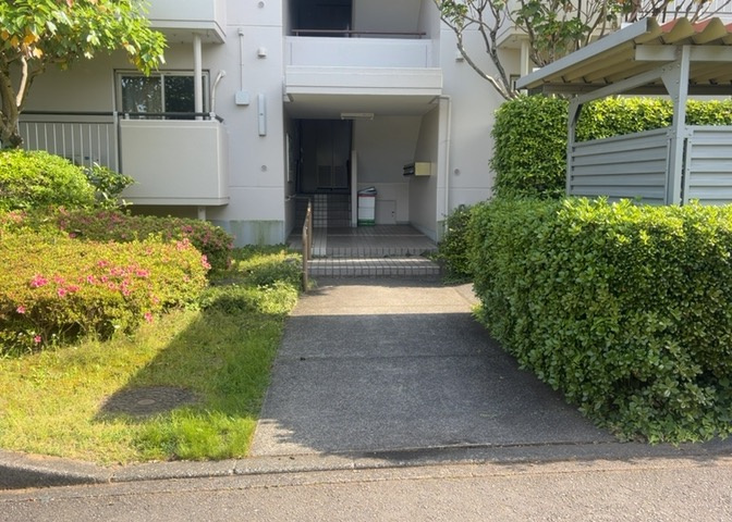 マンションのエントランスには、もともと風よけや防犯の役割がありますが、マンションによって宅配ボックスなどの設備が備わっている所もあります。日々の生活をイメージしながら生活しやすさをチェックしましょう。