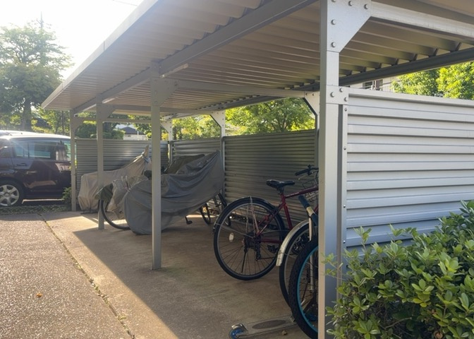 マンションの駐輪場は、事前に空きがあるか確認を取ると安心です。せっかく入居したのに駐輪スペースがない！なんてことになったら大変ですよね。そこで、内見時や購入前にはまず事前に確認しておくと良いでしょう。