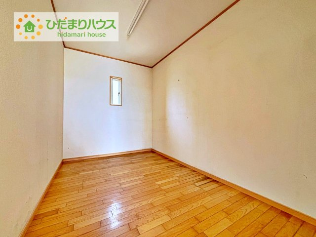 机にベットを置けば子供部屋の完成です！