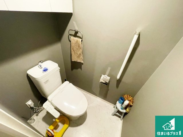 シンプルで清潔感のあるトイレです。