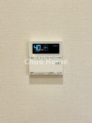 【給湯リモコン】外での一日を忘れさせてくれるオートバス機能でお好みの湯量・温度に調整された浴槽。