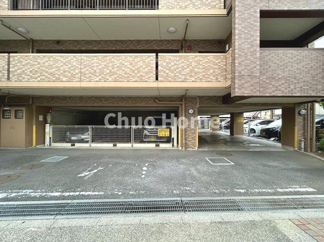 【敷地内駐車場】最新の空き状況や費用などの詳細は担当スタッフまでお問い合わせください。