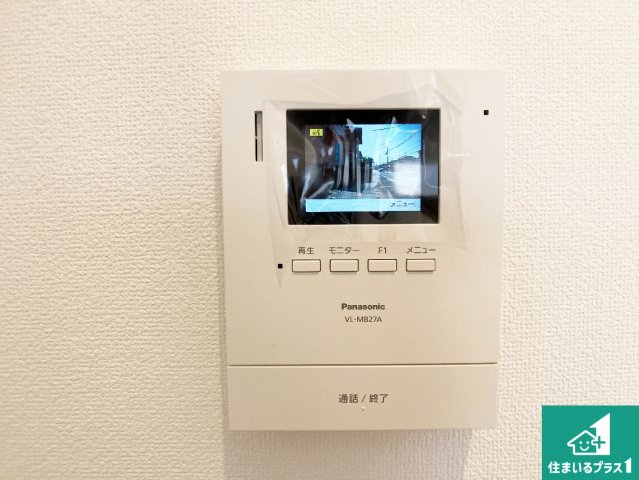 カラーモニターインターホン！声だけでなく来訪者の姿や顔がモニターで確認できるので、小さなお子様がいらっしゃるご家庭でも安心できます！