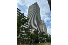 ルネッサなんばタワーの外観