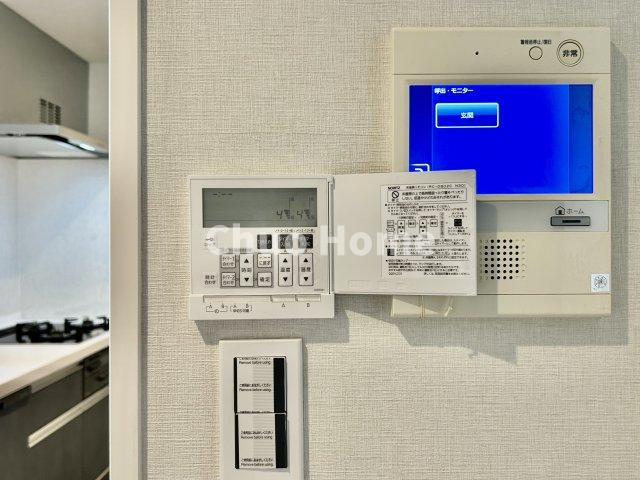 【床暖房】冬は足元から暖めてくれる床暖房はエアコンとは違って埃が舞いませんので健康にも良さそうですね。