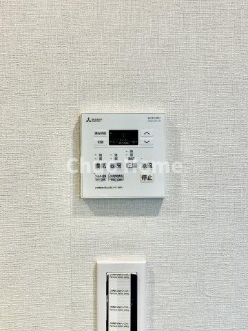 【浴室乾燥機】暖房・冷風・換気・乾燥が可能です。毎日を快適に過ごせるうれしい機能が揃っています。雨の日の洗濯物も安心です。