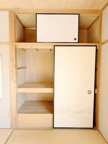 押し入れ収納たくさん入ります！