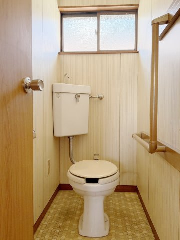 窓付きトイレ明るくて◎