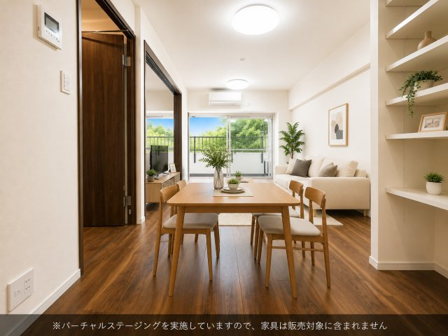 リビング・ダイニングそれぞれの家具配置をイメージしやすい、ゆとりのある空間です。　※バーチャルステージングを実施しています