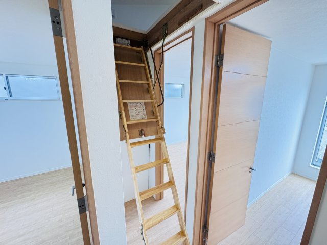 2Fホール・小屋裏収納入口