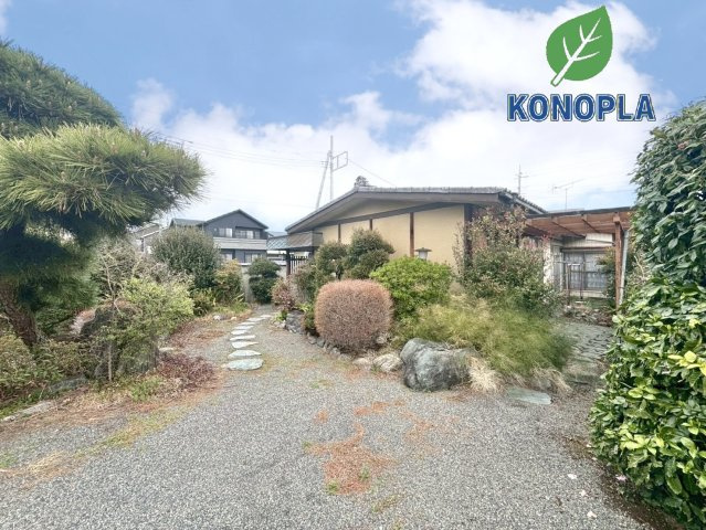■外観｜すべての空間が地面に近い平屋は、屋外に出やすく、窓から外の景色や緑を取り込めば自然を身近に感じられる住まいになります。