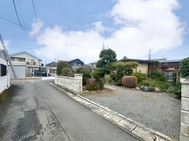 ■外観｜開口が広く周囲の見渡しが良いため、車の出入りの際も安全確認がしやすいです。車の運転が苦手な方でも安心です♪