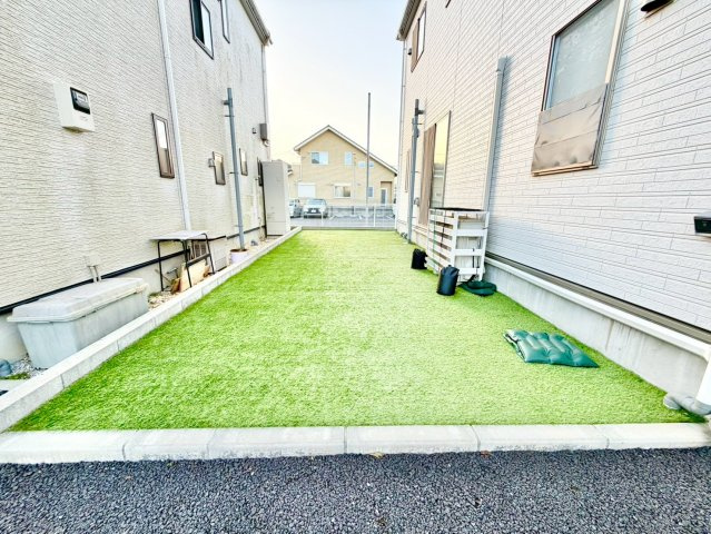 専用庭完備☆人工芝でとっても綺麗♪