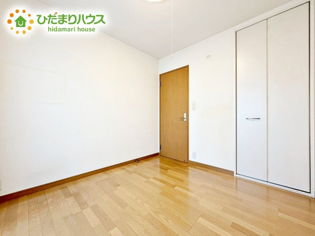 お掃除しやすく、清潔感を保てるのでダニも発生しにくいフローリング♪