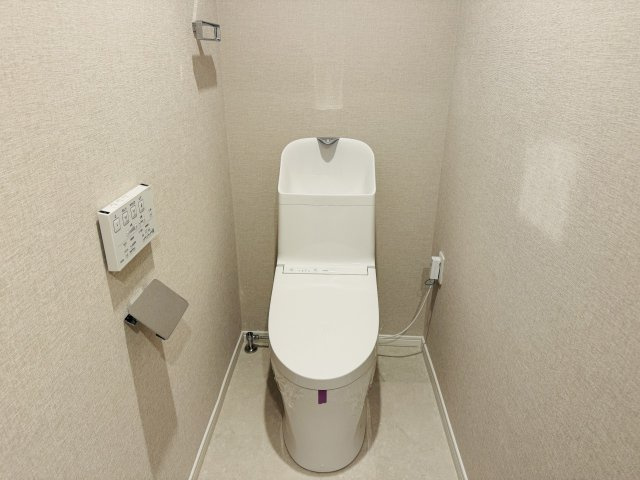 ～新規交換済、暖房温水洗浄機能付きトイレ（TOTO製）　冬場は特に嬉しい機能ですね～
