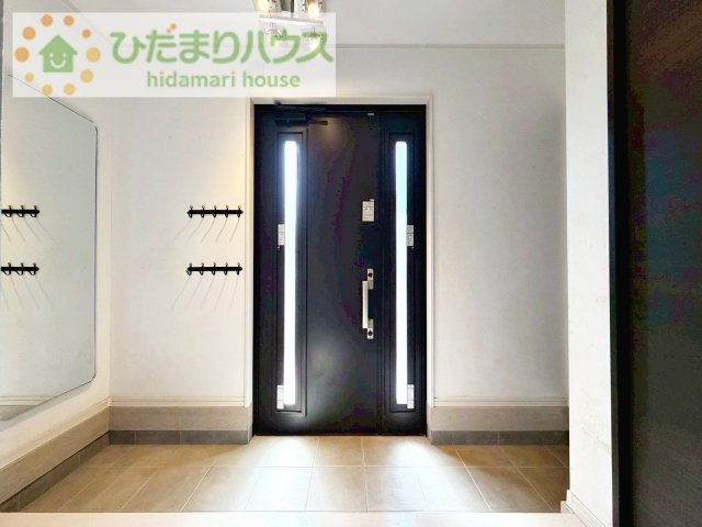 ワイドな玄関でみんな一緒に靴を履けます☆