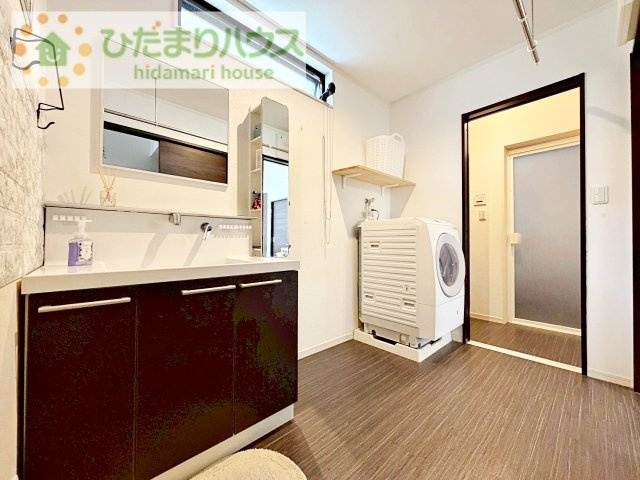 女性の多いご家庭に最適！鏡が多くて助かります♪