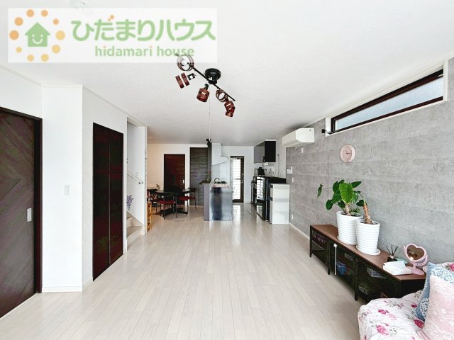奥行きのあるリビング！自然と家族が集まります♪