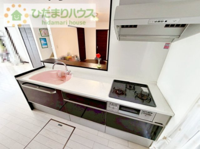 キッチンからはLDK全体が見渡せるため、お子様を見ながらのお料理も捗ります！