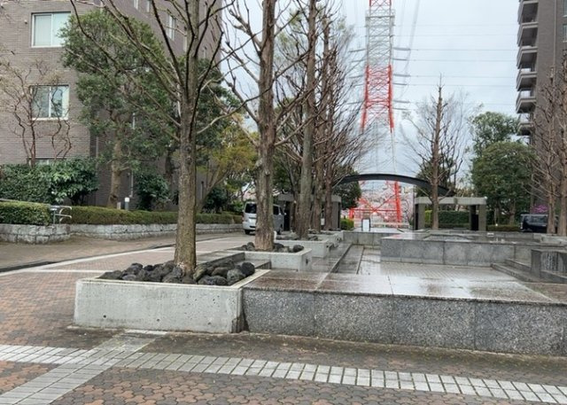 物件によっては、入居者が個人的に使用できる専用庭がついているものもあります。また、住宅の中にある土間の部分を庭と呼ぶこともあります。庭の用途は住む人によって変わり、それによってデザインもさまざまです。