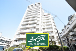 緑地公園グリーンハイツ4号棟の外観