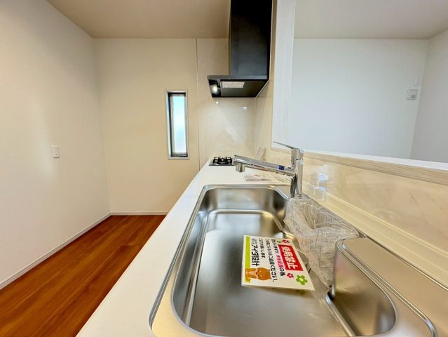 カウンターキッチンで配膳片付けも楽々です。家族みんなで食卓の準備ができます。