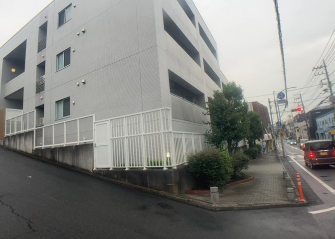 隣家の土地はどうなっているのか、生活利便施設が近くにあるのか、学校まで近いかなど、お客様のライフスタイルにあわせたイメージが重要です。また、近くにあると困る施設が近くにないかも確認するといいでしょう。