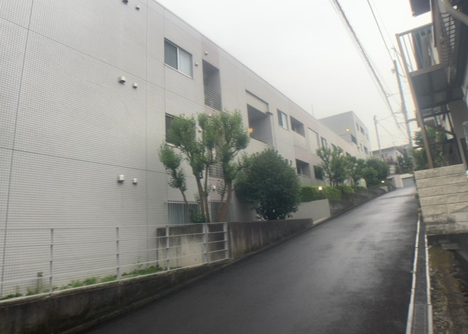 ＳＲＣ造は強度や耐震性の面でもRC造と比べて優れています。そのため、10階建以上の高層または超高層マンションなどの建築にも多く採用されています。柱や梁などのサイズが小さくても高い耐震性を確保できます。