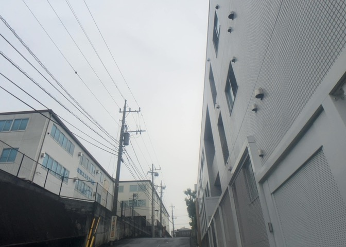 眺望を気にして物件を探す場合、前面に建物が建っていないか現地で確認しましょう！前面に建物があると景色はもちろん、日当たりや風通しにも影響が出てきます。住んだ時のことを想像しながら現地見学をしましょう。